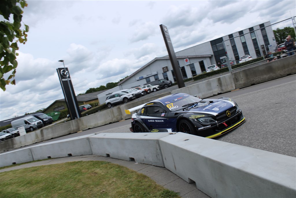Pokal til Nymark Racing Academy i Viborg.
(Foto: Motorsporten.dk)